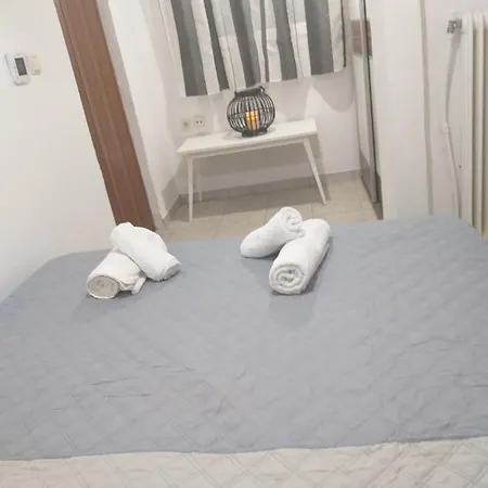 Corner House Apartment *